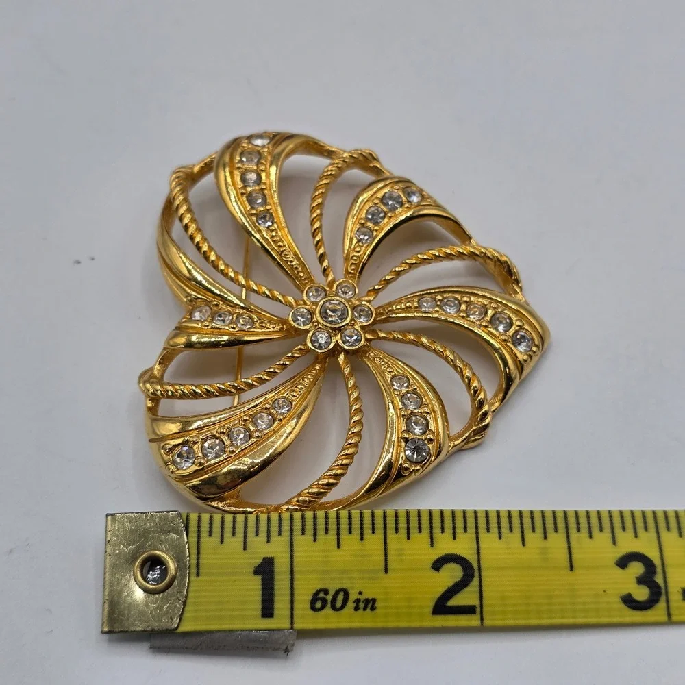 Avon Vintage Gold Tone Heart Pinwheel Brooch Rhinestone Sunburst Pin Signed
